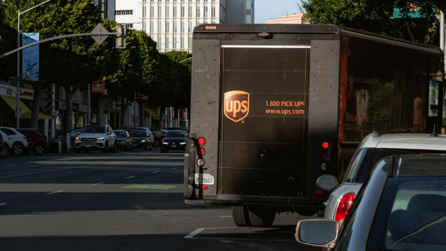 UPS Is Outpacing the Market: A Green Light for Investors?