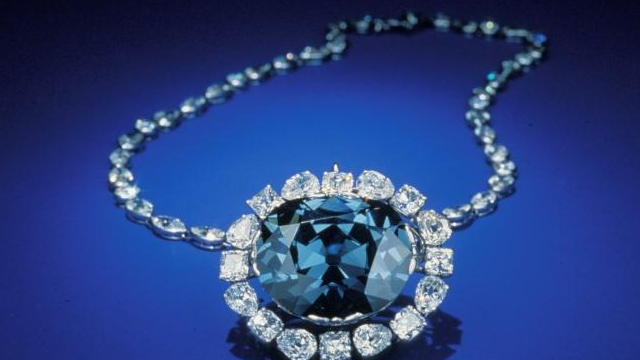 These Analysts Increase Their Forecasts On Signet Jewelers After Better-Than-Expected Q1 Earnings